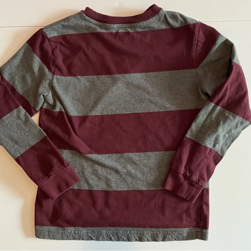 Old Navy Shirt Boys Size 6-7 Long Sleeve Crew Neck Maroon and Grey Stripes